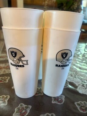 Riders by Lee White Plastic Raiders Helmet Cups - Set of 4